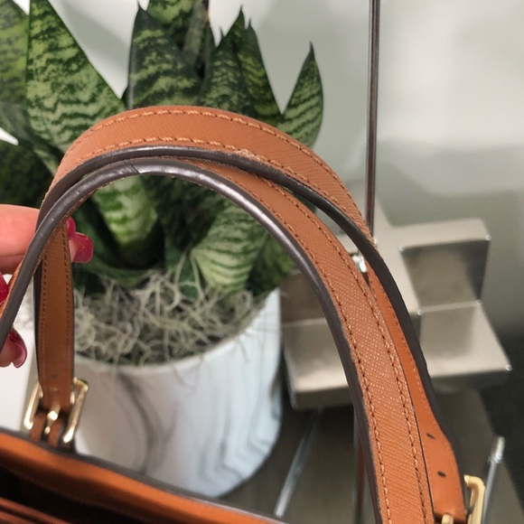 SOLD | Tory Burch Medium Saffiano Shoulder Bag - Picture 7 of 7